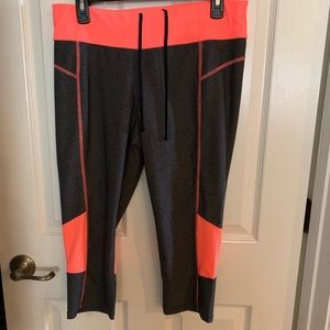 Xersion Calf Length Grey/Orange Yoga Pant - EUC